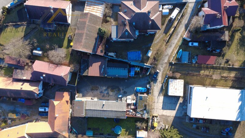 Komerční areál – autodílna a pneuservis s bytovými jednotkami, 887 m², Týn nad Vltavou – Malá Strana