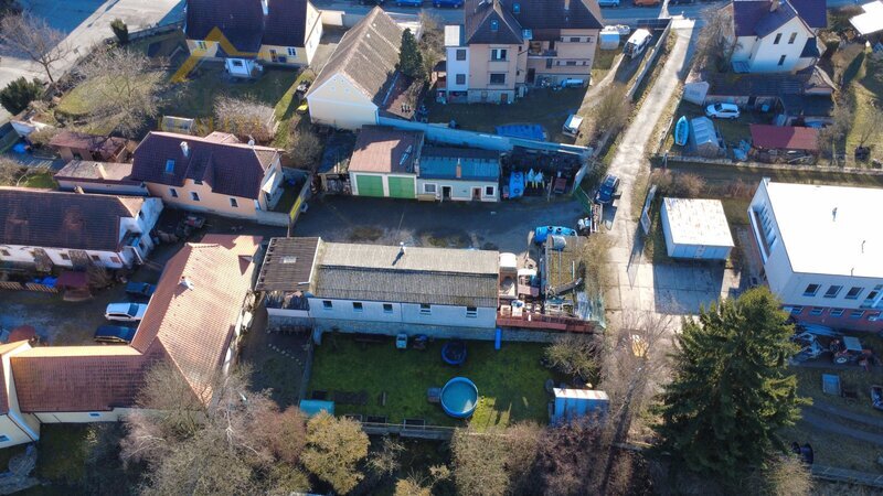 Komerční areál – autodílna a pneuservis s bytovými jednotkami, 887 m², Týn nad Vltavou – Malá Strana