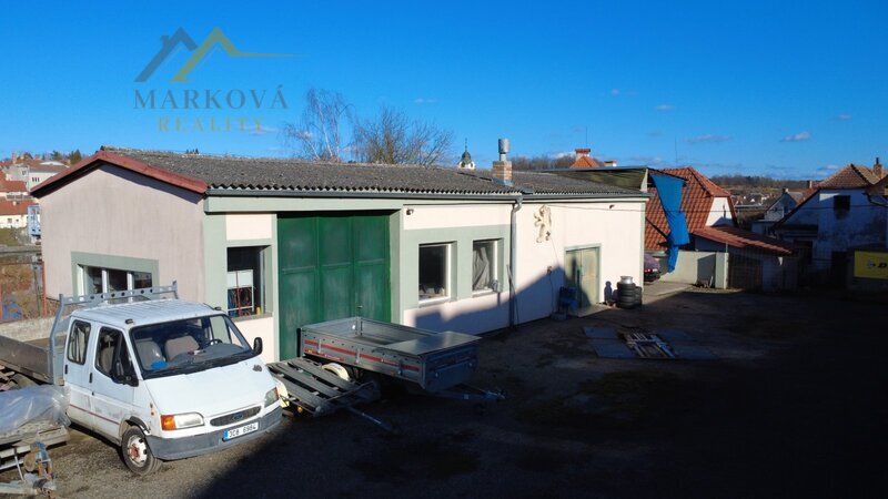 Komerční areál – autodílna a pneuservis s bytovými jednotkami, 887 m², Týn nad Vltavou – Malá Strana