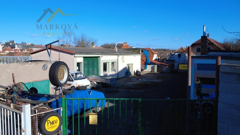 Komerční areál – autodílna a pneuservis s bytovými jednotkami, 887 m², Týn nad Vltavou – Malá Strana