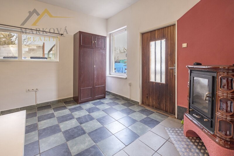 Komerční areál – autodílna a pneuservis s bytovými jednotkami, 887 m², Týn nad Vltavou – Malá Strana