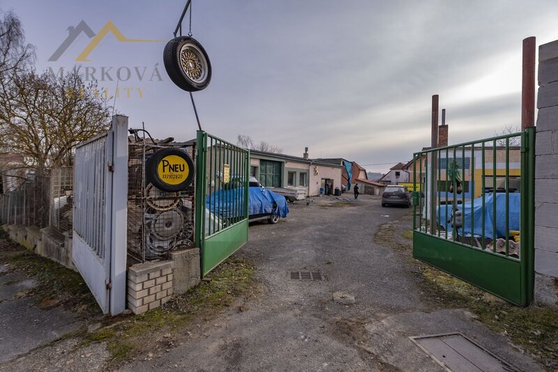Komerční areál – autodílna a pneuservis s bytovými jednotkami, 887 m², Týn nad Vltavou – Malá Strana