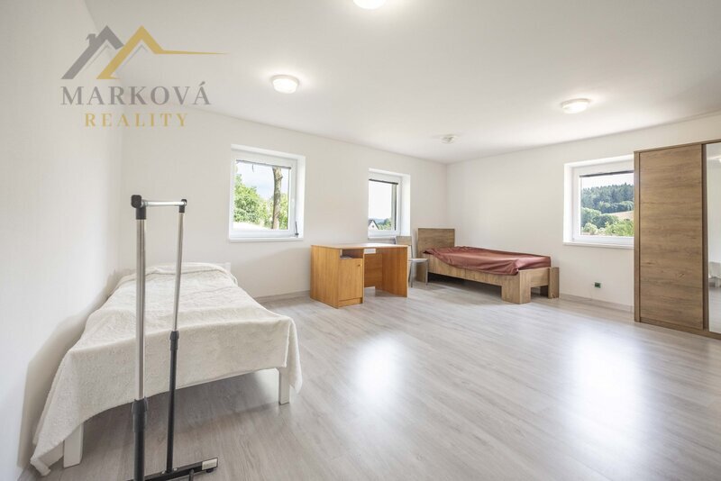 Prodej, vícegenerační rodinný dům s dílnou, stodolou a stavebním pozemkem, Žárovná, Šumava