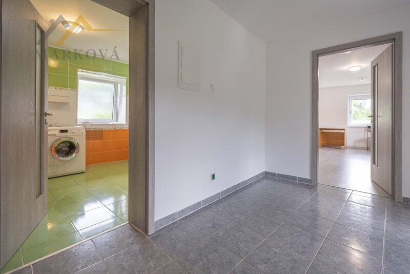 Prodej, vícegenerační rodinný dům s dílnou, stodolou a stavebním pozemkem, Žárovná, Šumava