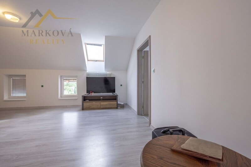 Prodej, vícegenerační rodinný dům s dílnou, stodolou a stavebním pozemkem, Žárovná, Šumava