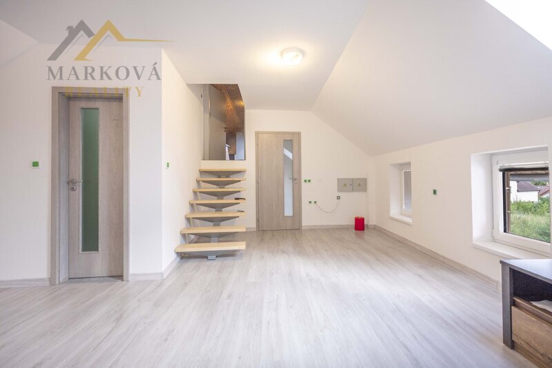 Prodej, vícegenerační rodinný dům s dílnou, stodolou a stavebním pozemkem, Žárovná, Šumava