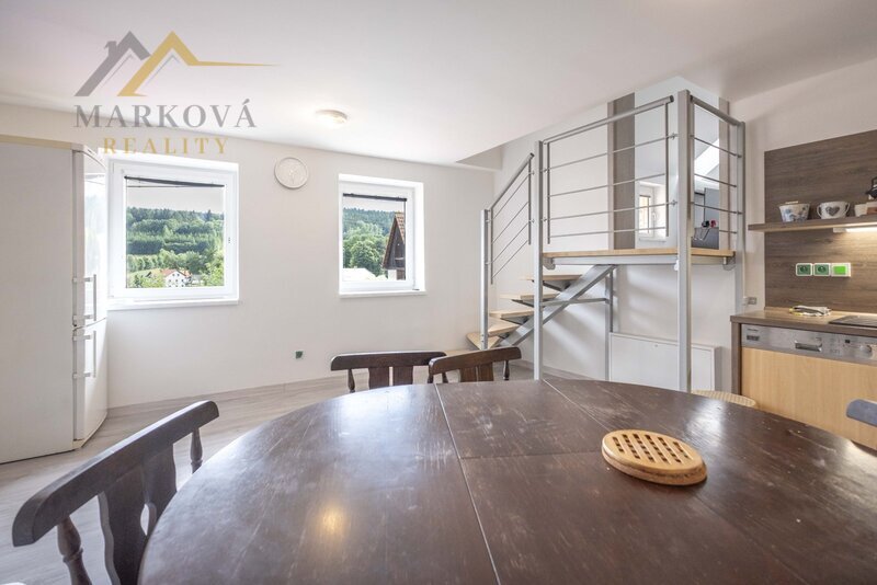 Prodej, vícegenerační rodinný dům s dílnou, stodolou a stavebním pozemkem, Žárovná, Šumava