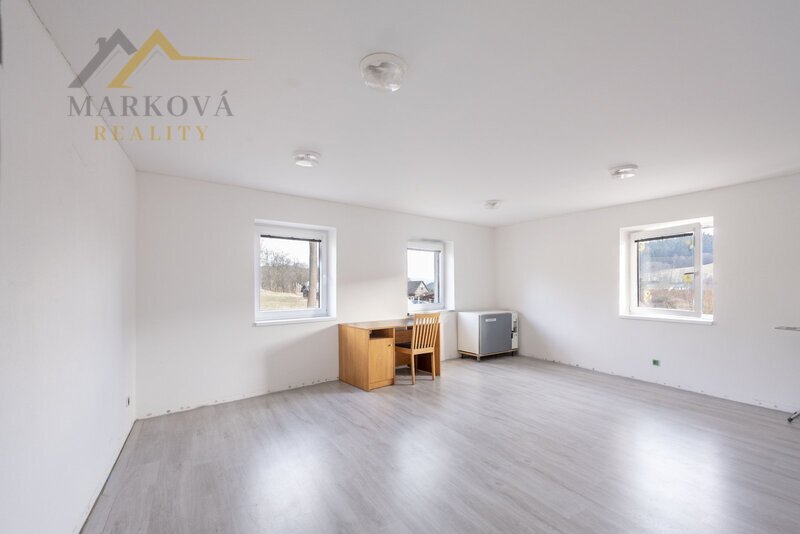 Prodej, vícegenerační rodinný dům s dílnou, stodolou a stavebním pozemkem, Žárovná, Šumava