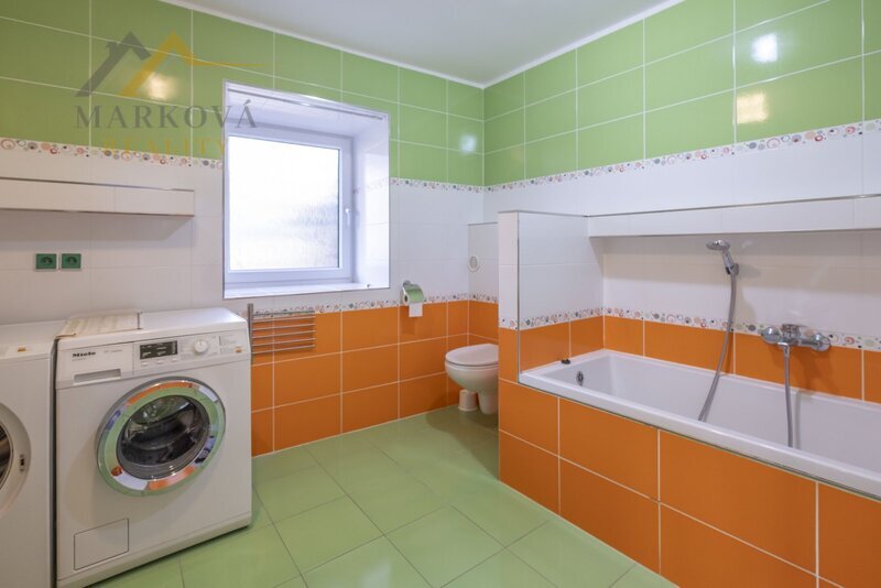 Prodej, vícegenerační rodinný dům s dílnou, stodolou a stavebním pozemkem, Žárovná, Šumava