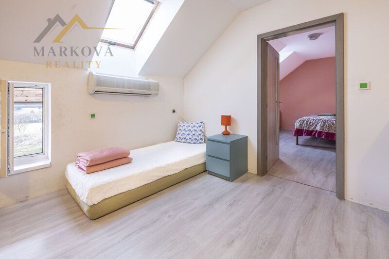 Prodej, vícegenerační rodinný dům s dílnou, stodolou a stavebním pozemkem, Žárovná, Šumava