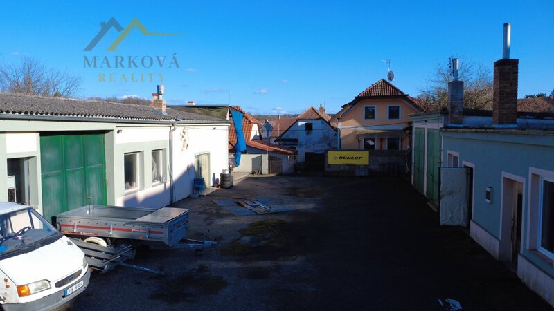 Komerční areál – autodílna a pneuservis s bytovými jednotkami, 887 m², Týn nad Vltavou – Malá Strana