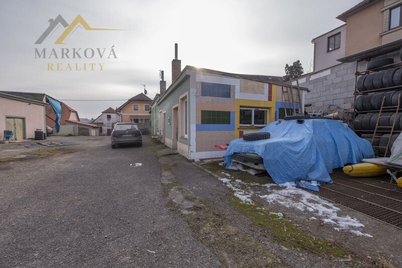 Komerční areál – autodílna a pneuservis s bytovými jednotkami, 887 m², Týn nad Vltavou – Malá Strana
