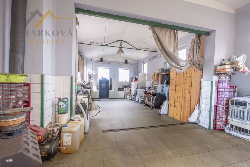 Komerční areál – autodílna a pneuservis s bytovými jednotkami, 887 m², Týn nad Vltavou – Malá Strana