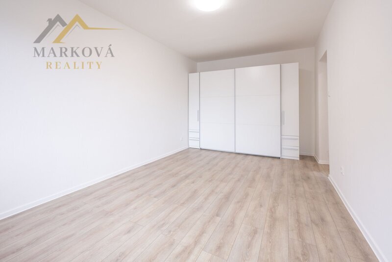 Pronájem bytu 3+1 95 m2 se zahradou a garáží, Soběslav