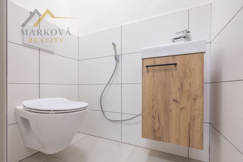 Pronájem bytu 3+1 95 m2 se zahradou a garáží, Soběslav