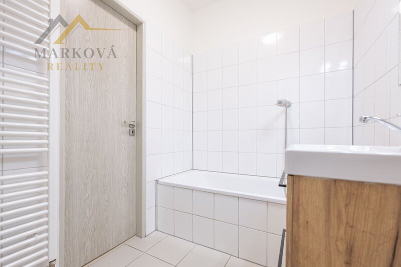 Pronájem bytu 3+1 95 m2 se zahradou a garáží, Soběslav