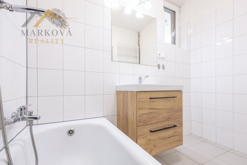 Pronájem bytu 3+1 95 m2 se zahradou a garáží, Soběslav