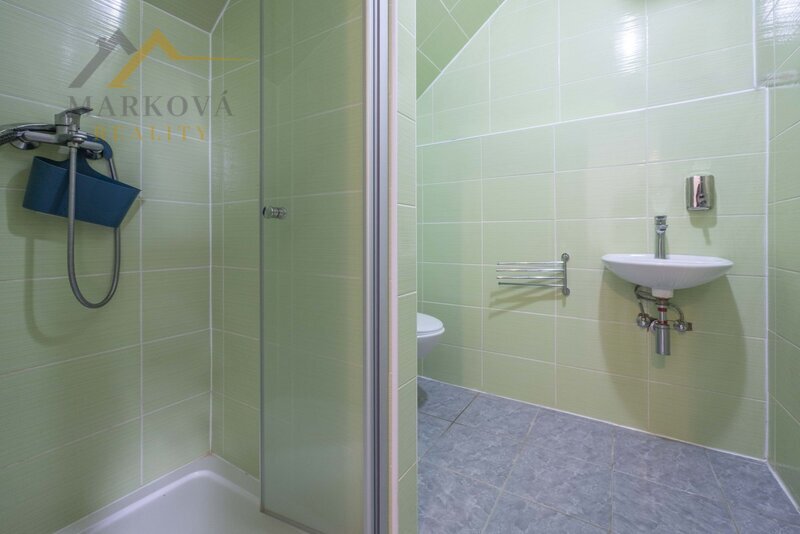 Rodinný dům s dílnou, stodolou a velkou zahradou, Žárovná, Šumava