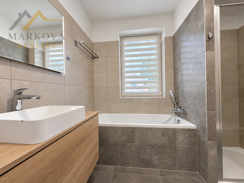 Pronájem bytu 3+kk s terasou a vlastním parkováním, 85,3 m² – náměstí Švabinského