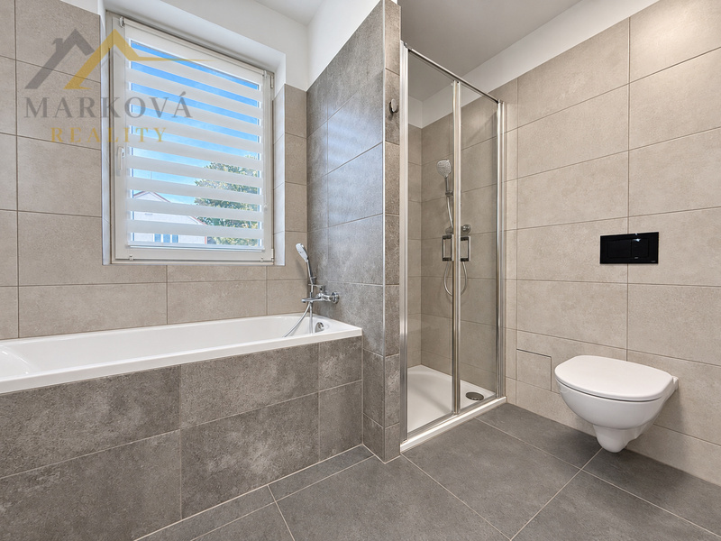 Pronájem bytu 3+kk s terasou a vlastním parkováním, 85,3 m² – náměstí Švabinského
