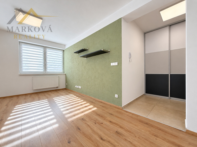 Pronájem bytu 3+kk s terasou a vlastním parkováním, 85,3 m² – náměstí Švabinského