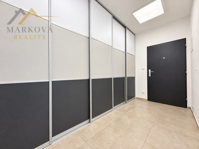 Pronájem bytu 3+kk s terasou a vlastním parkováním, 85,3 m² – náměstí Švabinského