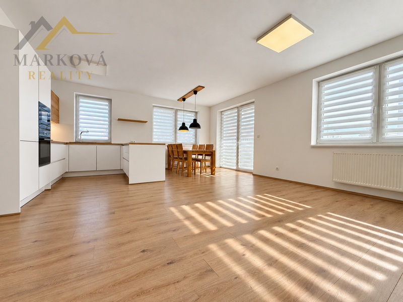 Pronájem bytu 3+kk s terasou a vlastním parkováním, 85,3 m² – náměstí Švabinského