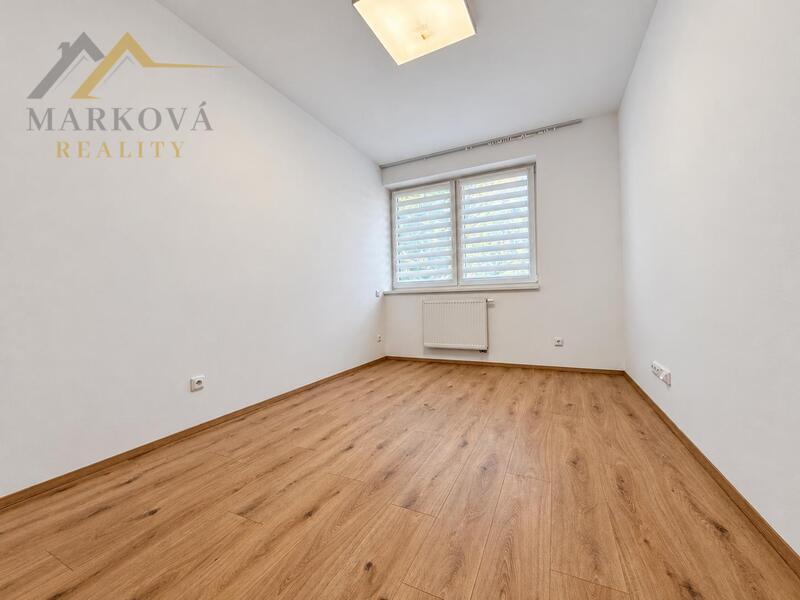 Pronájem bytu 3+kk s terasou a vlastním parkováním, 85,3 m² – náměstí Švabinského
