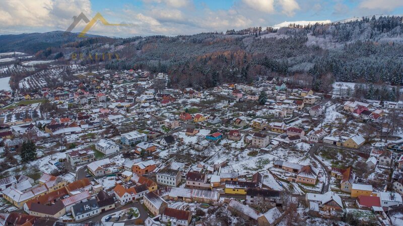 Prostorný rodinný dům po rekonstrukci (2019) 6+kk, 189 m², pozemek  1974 m²