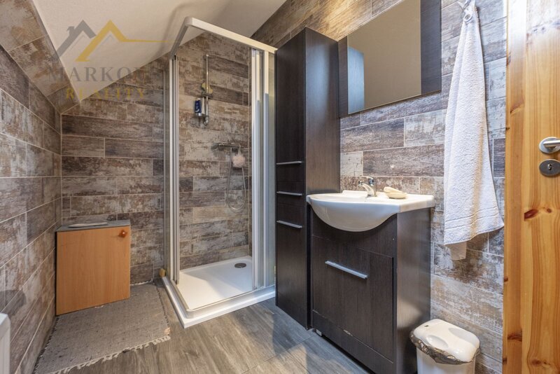 Prostorný rodinný dům po rekonstrukci (2019) 6+kk, 189 m², pozemek  1974 m²