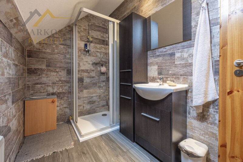 Prostorný rodinný dům po rekonstrukci (2019) 6+kk, 189 m², pozemek  1974 m²