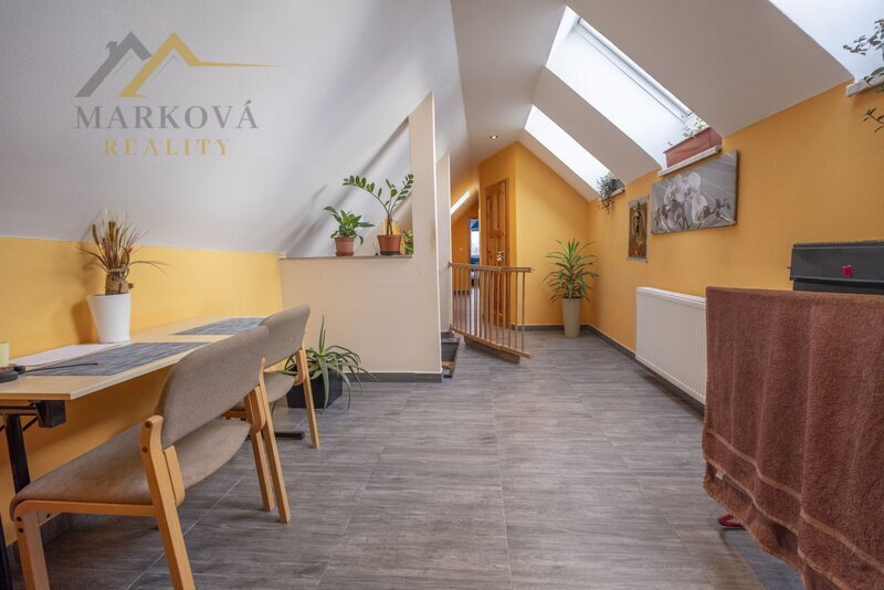 Prostorný rodinný dům po rekonstrukci (2019) 6+kk, 189 m², pozemek  1974 m²