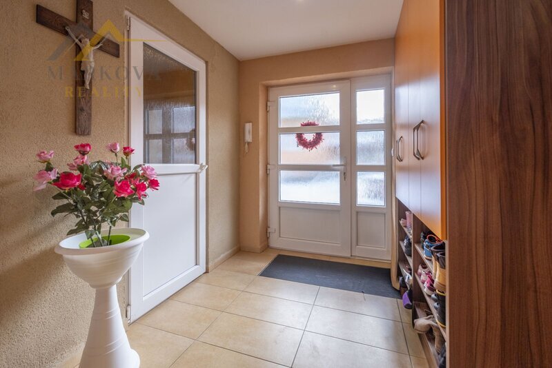 Prostorný rodinný dům po rekonstrukci (2019) 6+kk, 189 m², pozemek  1974 m²