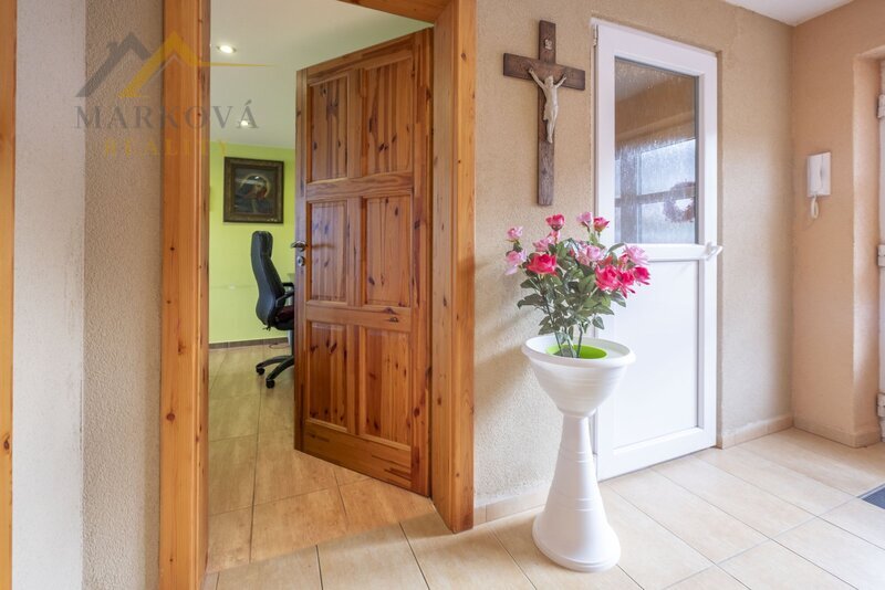 Prostorný rodinný dům po rekonstrukci (2019) 6+kk, 189 m², pozemek  1974 m²