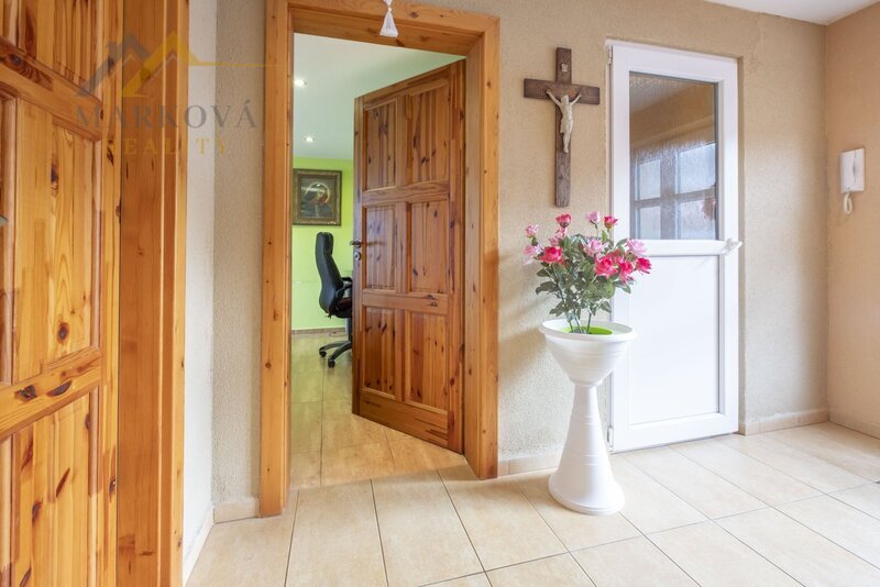 Prostorný rodinný dům po rekonstrukci (2019) 6+kk, 189 m², pozemek  1974 m²