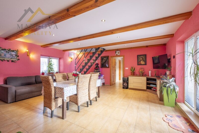 Prostorný rodinný dům po rekonstrukci (2019) 6+kk, 189 m², pozemek  1974 m²