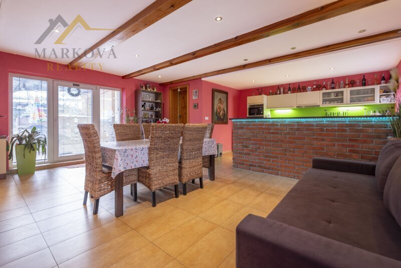 Prostorný rodinný dům po rekonstrukci (2019) 6+kk, 189 m², pozemek  1974 m²