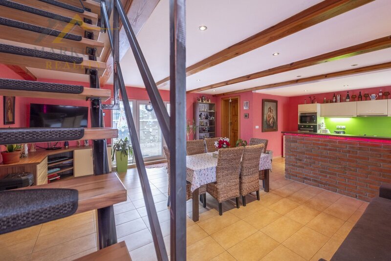 Prostorný rodinný dům po rekonstrukci (2019) 6+kk, 189 m², pozemek  1974 m²