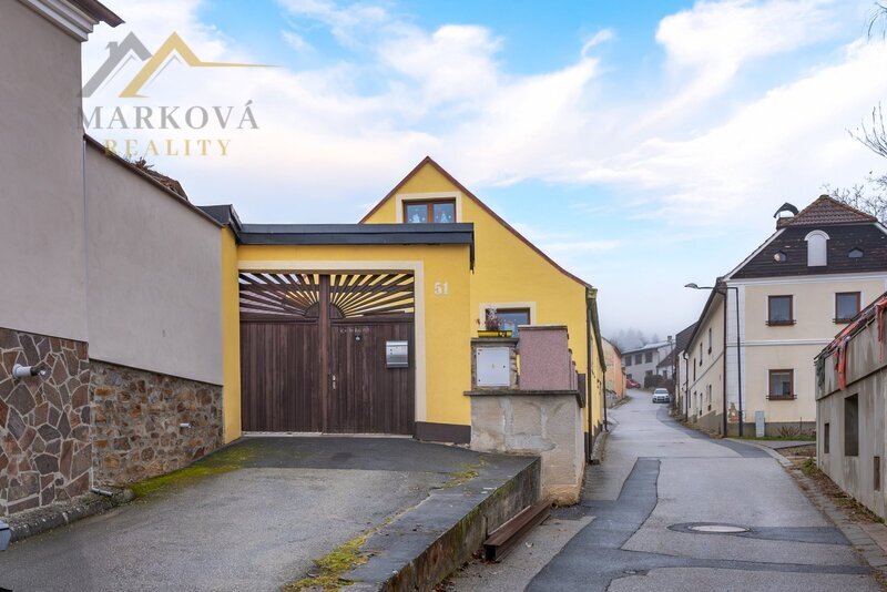 Prostorný rodinný dům po rekonstrukci (2019) 6+kk, 189 m², pozemek  1974 m²