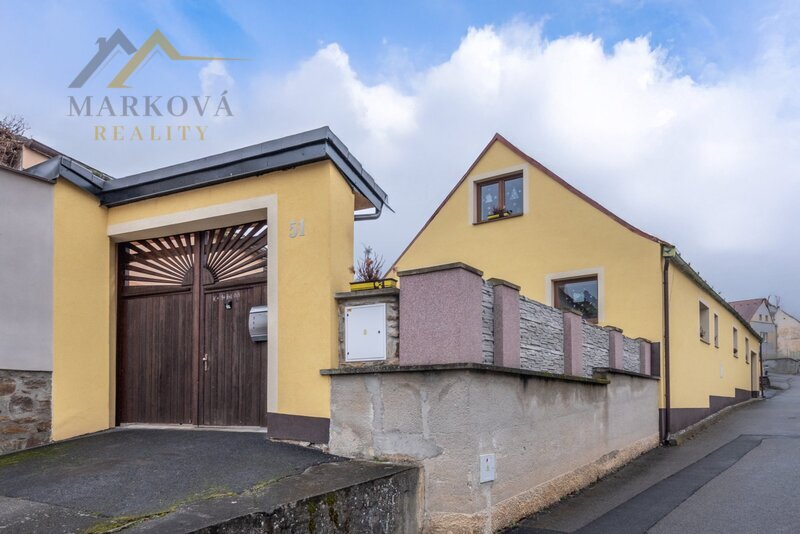 Prostorný rodinný dům po rekonstrukci (2019) 6+kk, 189 m², pozemek  1974 m²