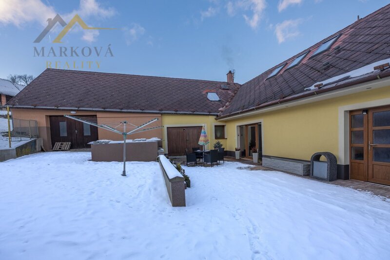 Prostorný rodinný dům po rekonstrukci (2019) 6+kk, 189 m², pozemek  1974 m²