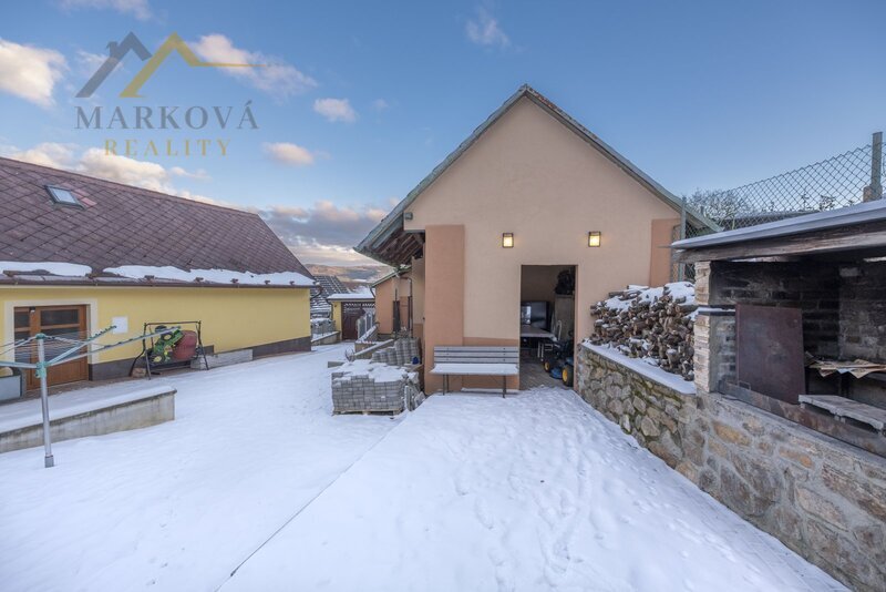 Prostorný rodinný dům po rekonstrukci (2019) 6+kk, 189 m², pozemek  1974 m²