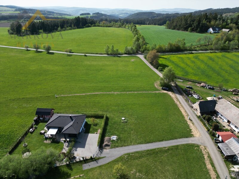 Prodej stavebního pozemku se schváleným projektem RD, Šumavské Hoštice, 715 m2