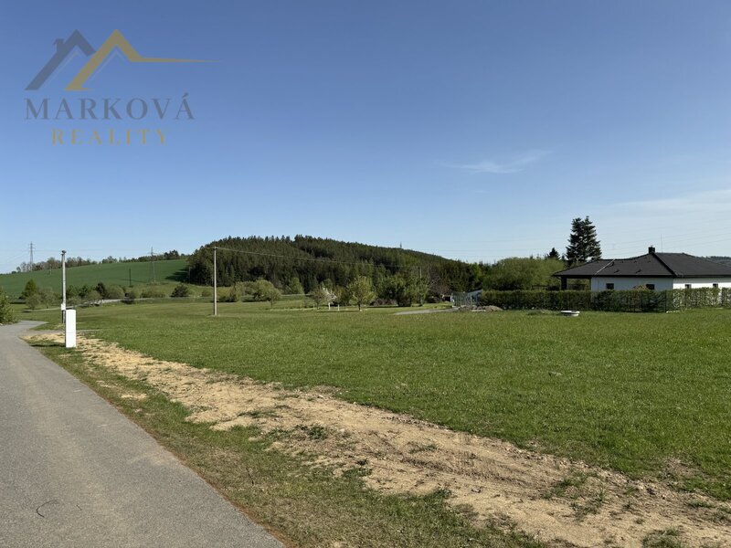 Prodej stavebního pozemku se schváleným projektem RD, Šumavské Hoštice, 715 m2