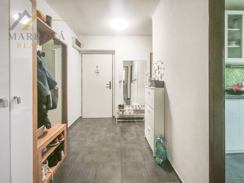Pronájem světlého bytu 3+1 po rekonstrukci, 80 m², balkon a společná zahrada, Týn nad Vltavou, Malá