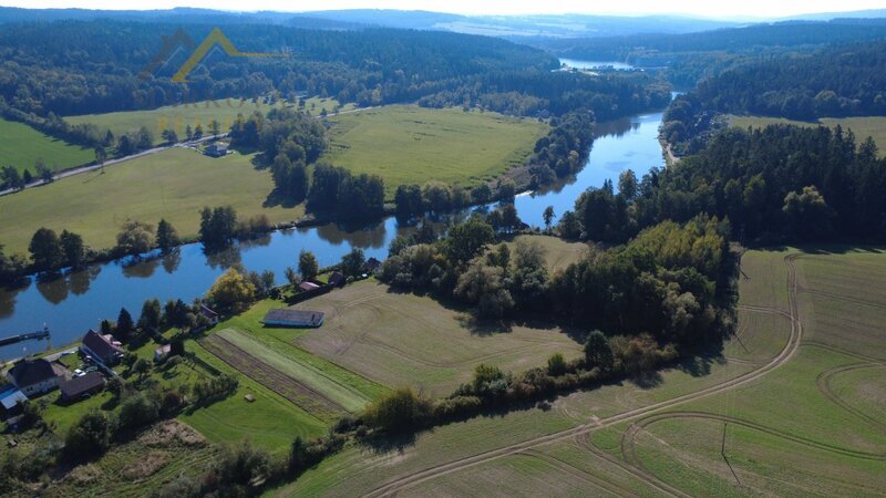 Prodej, stavební pozemek, Hněvkovice na levém břehu Vltavy, 1039 m²