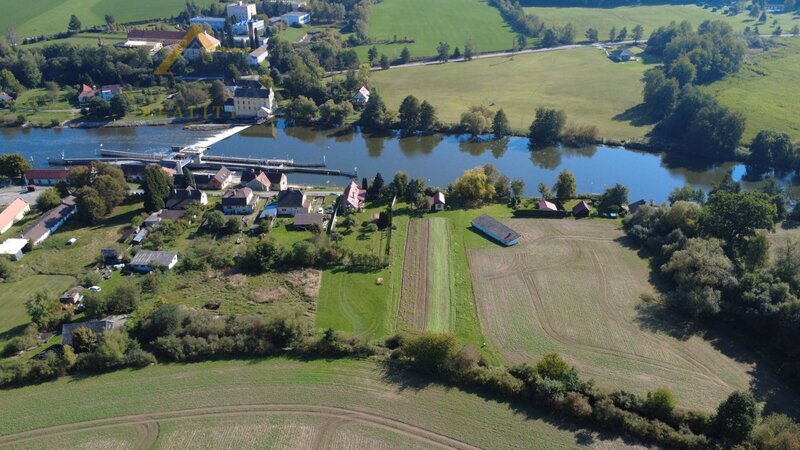 Prodej, stavební pozemek, Hněvkovice na levém břehu Vltavy, 1039 m²