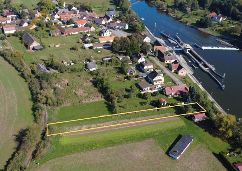 Prodej, stavební pozemek, Hněvkovice na levém břehu Vltavy, 1039 m²