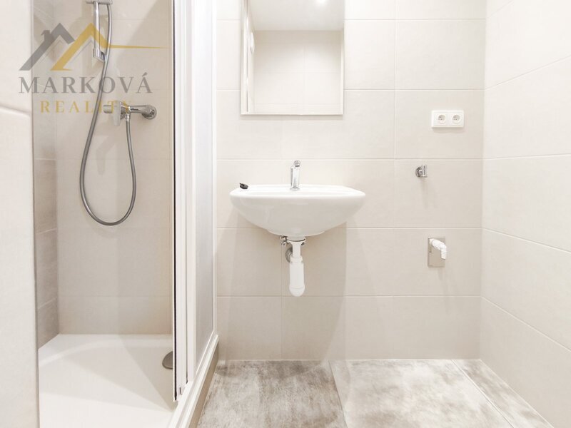 Pronájem byt 2+kk s balkónem, 42 m2, České Budějovice, ul. J.Opletala