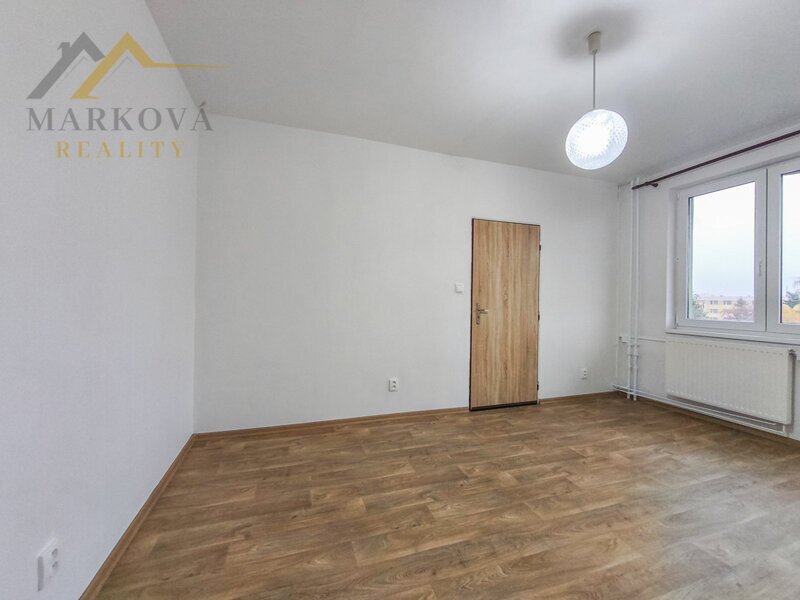 Pronájem byt 2+kk s balkónem, 42 m2, České Budějovice, ul. J.Opletala